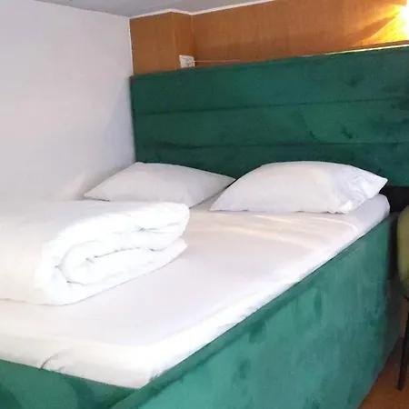 Bela 1 * Tirana